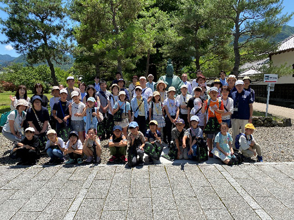 真田信之公の前で記念写真